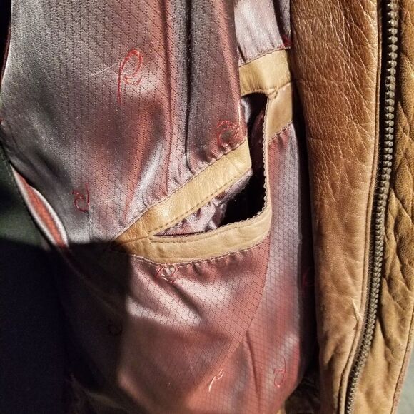 VINTAGE REMY LEATHER JACKET MADE IN USA SIZE 46. (SHD) - Picture 4 of 13